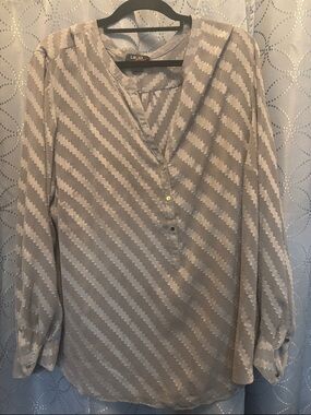 Leyla Chevron Stripe Button-Front Blouse